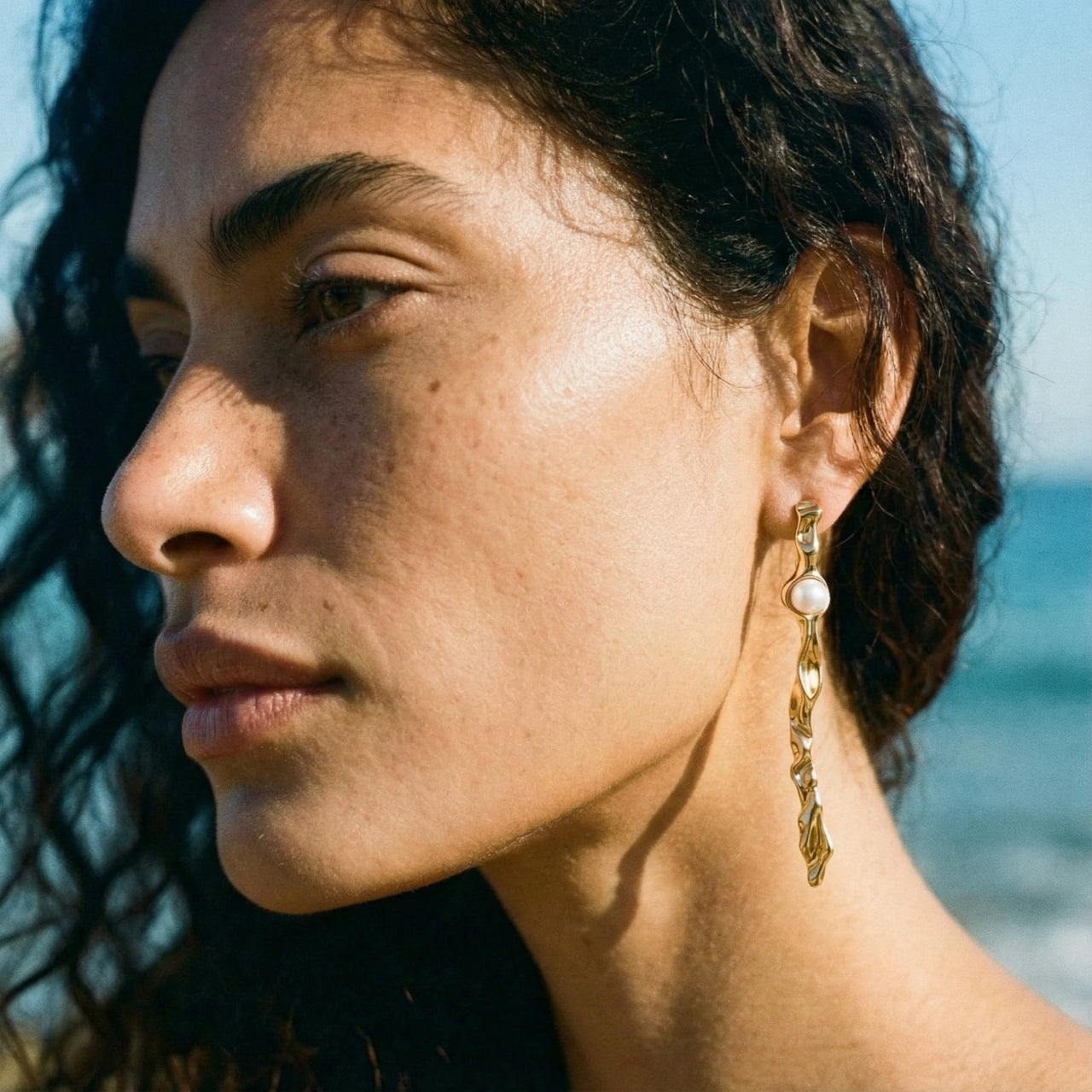 Twisted Flow Pearl Earrings - Gold