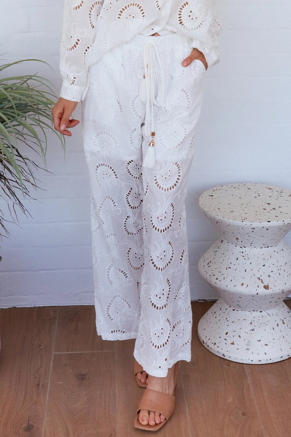 Panni Set - White Broidery