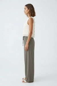 Thumbnail for Side view of the same model and outfit